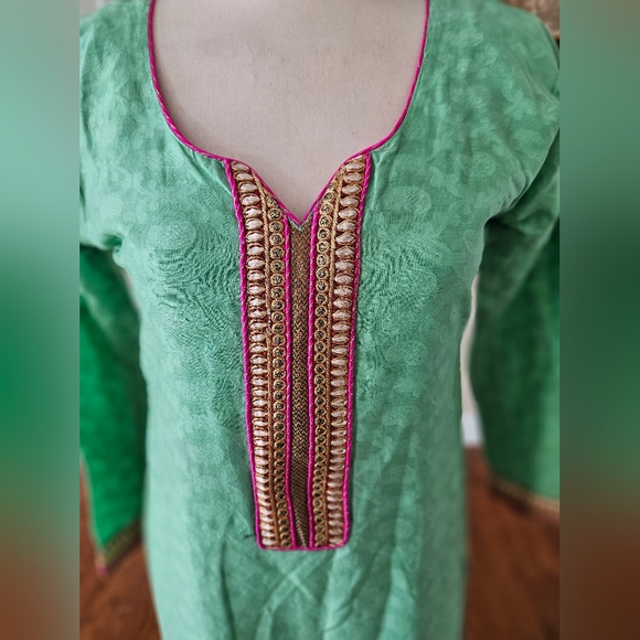 Handmade Embroidered Indian Dress Medium Large - Picture 3 of 4